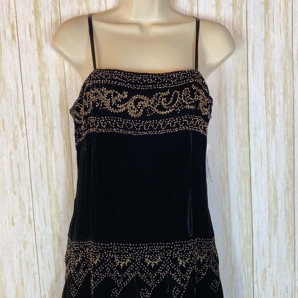 ♥️BRAND NEW WITH TAGS WDNY Size 4 Velvet Beaded Dress. PRISTINE😍 - Picture 2 of 8